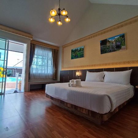 English Resotel : อิงลิช รีโซเทล Накхонсітхаммарат Екстер'єр фото