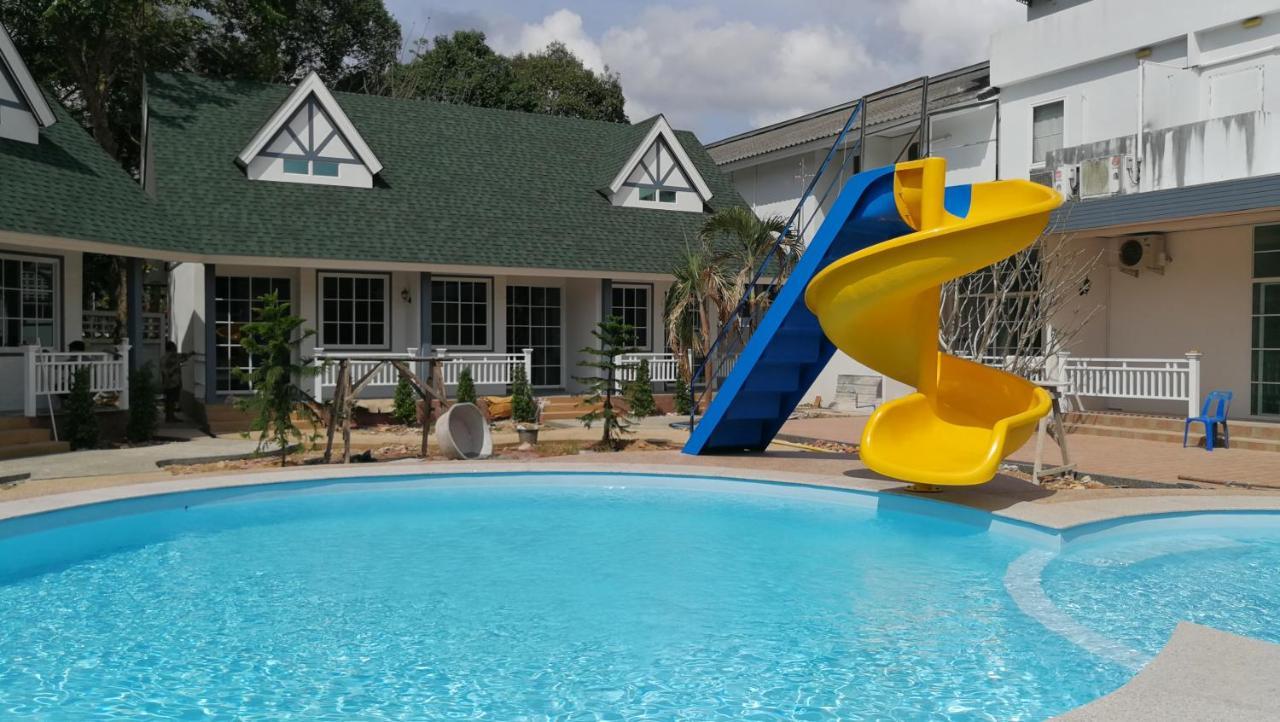 English Resotel : อิงลิช รีโซเทล Накхонсітхаммарат Екстер'єр фото