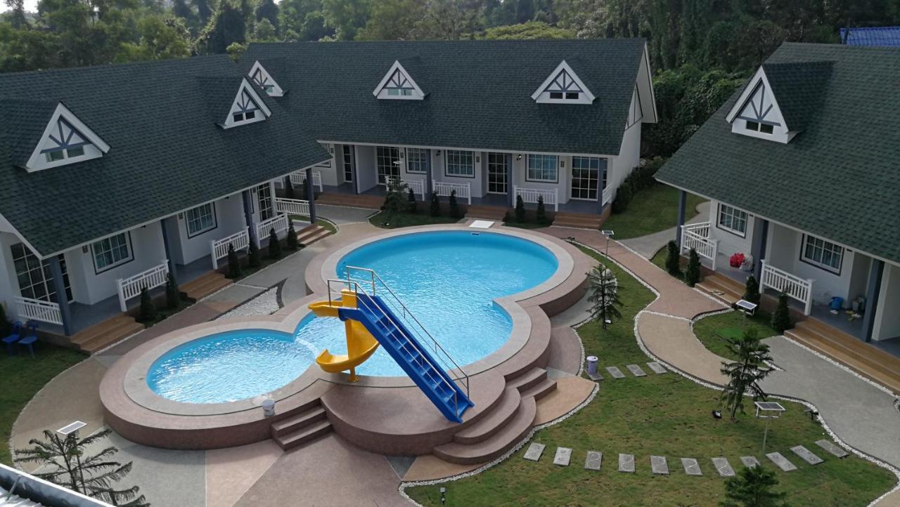 English Resotel : อิงลิช รีโซเทล Накхонсітхаммарат Екстер'єр фото