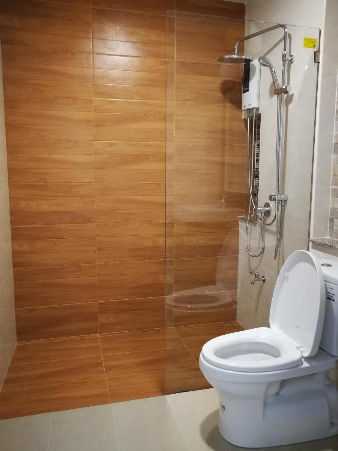English Resotel : อิงลิช รีโซเทล Накхонсітхаммарат Екстер'єр фото